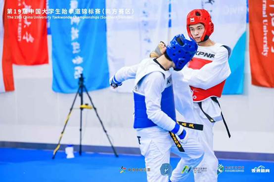 穿着滑雪服的人 AI 生成的内容可能不正确。