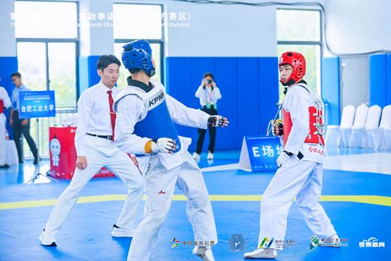 图片包含 人, 建筑, 男人, 播放器 AI 生成的内容可能不正确。